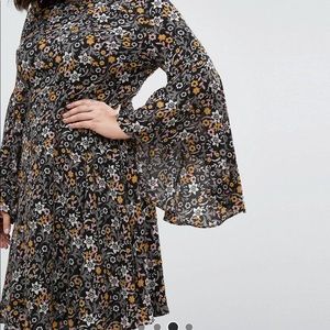 Super cute flute sleeve floral dress